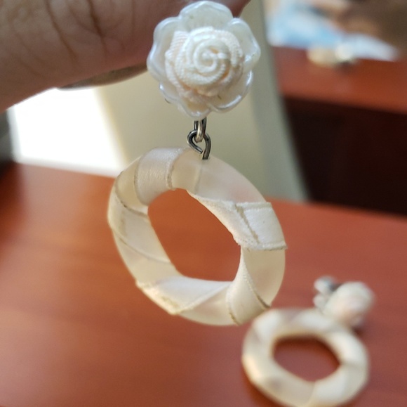 pink rose hoop twisted ribbon clip on earrings - Picture 2 of 4